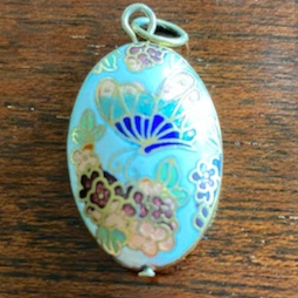 VINTAGE Chinese WHITE w/ gold OVAL Flower & BUTTERFLY CLOISSONE PENDANT * - Picture 2 of 7